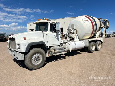 2000 Mack RD688S 8x4 Betoniera