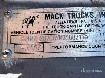 2000 Mack RD688S 6x4 Mixer Truck