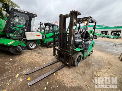 2013 Komatsu FG25T-16 4650 lb 4x2 Chariot élévateur tout terrain