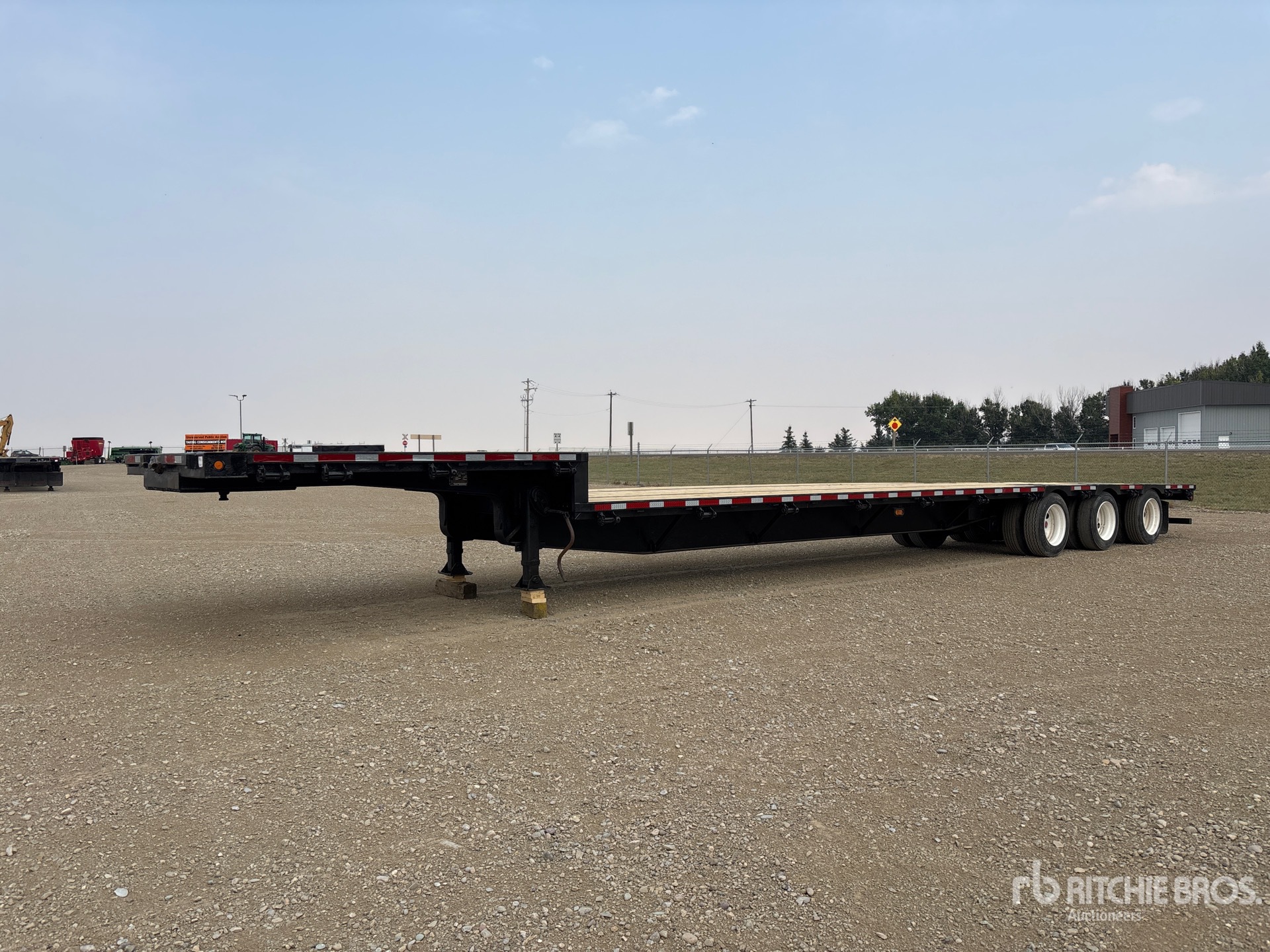 1997 Manac 37500 kg 53 ft Tri/A Step Deck Trailer