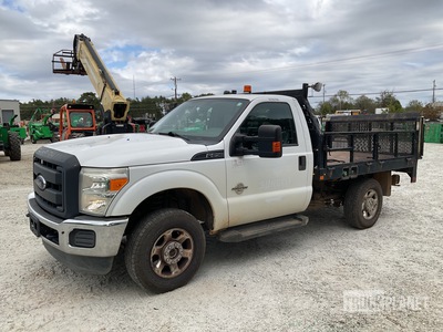 2016 Ford F-250 XL 4x4 Flatbed Truck