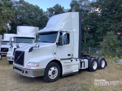 2016 Volvo VNM 6x4 Ciągnik siodłowy T/A z kabiną dzienną