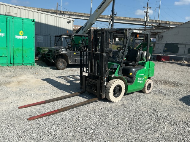 2017 Mitsubishi FG25N