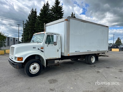 2002 International 4700 4x2 Kastenwägen
