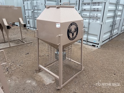 Big Daddy Feeders 700 LB Solar Corn Deer Feeder Divers - Magasin, entrepôt, consommateur (Unused)