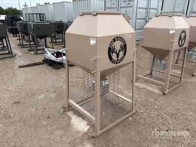 Big Daddy Feeders 700 LB Solar Deer Feeder Divers - Magasin, entrepôt, consommateur (Unused)