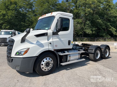 2022 Freightliner Cascadia 6x4 T/A Day Cab Truck Tractor
