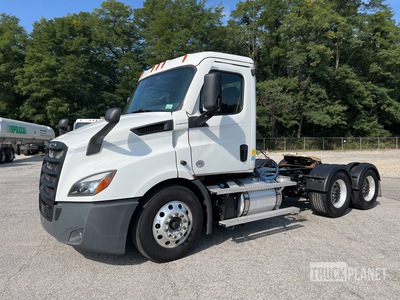 2022 Freightliner Cascadia 6x4 T/A Day Cab Truck Tractor