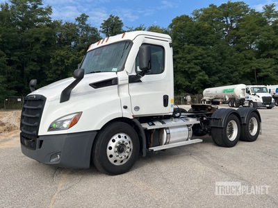 2022 Freightliner Cascadia 6x4 T/A Day Cab Truck Tractor