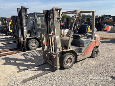 2015 Toyota 8FGU25 4900 lb Pneumatic Tire Forklift