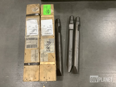 (5) CNH 9862559 Chisel Points