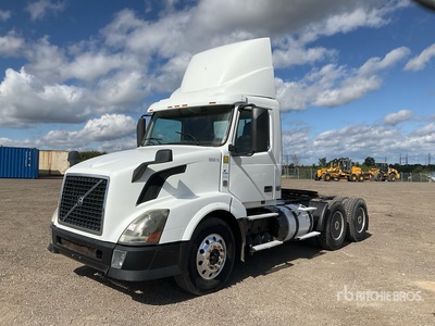 2013 Volvo VNL 6x4 Ciągnik siodłowy T/A z kabiną dzienną