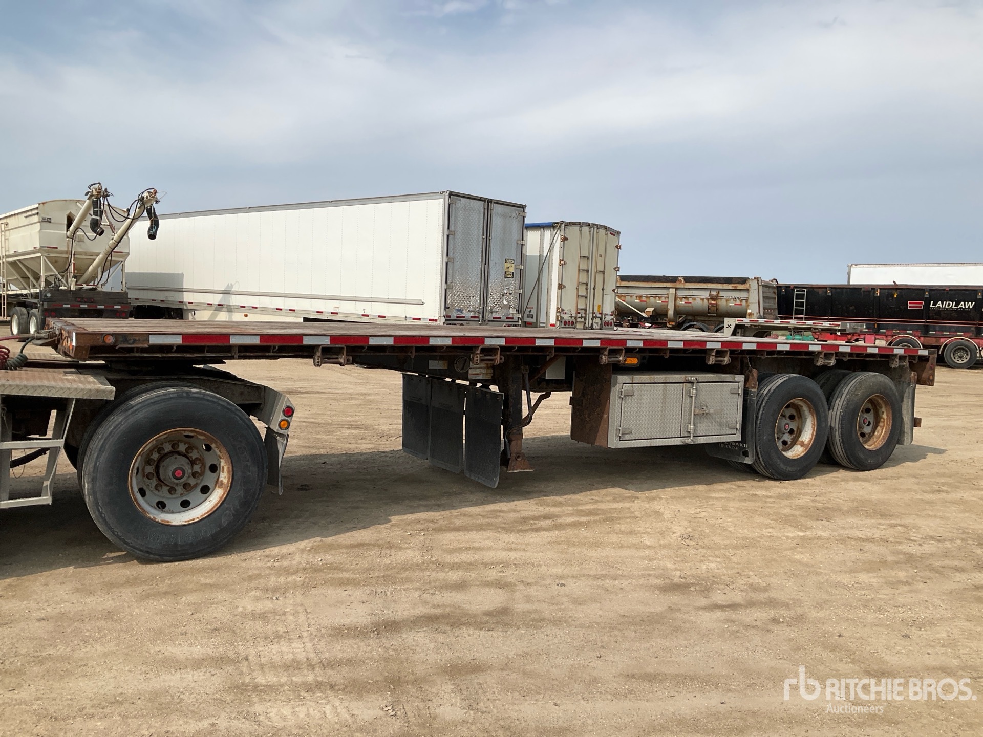 2016 Cross Country Super B-Train Pup Flatbed Trailer