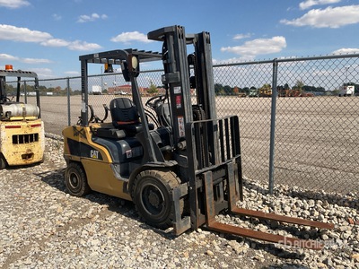 Cat GP33N 6500 lb Pneumatic Tire Forklift