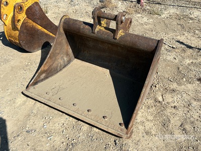 Brandt BCUH42 42 in Clean Up ローダーバックホー用バケット - Fits John Deere 310SJ