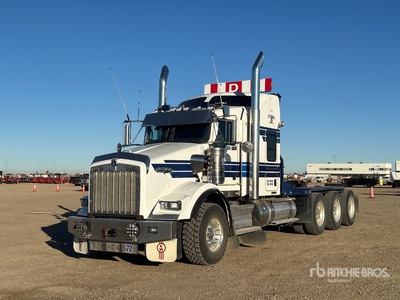 2015 Kenworth T800 8x6 Tri/A Sleeper Truck Tractor