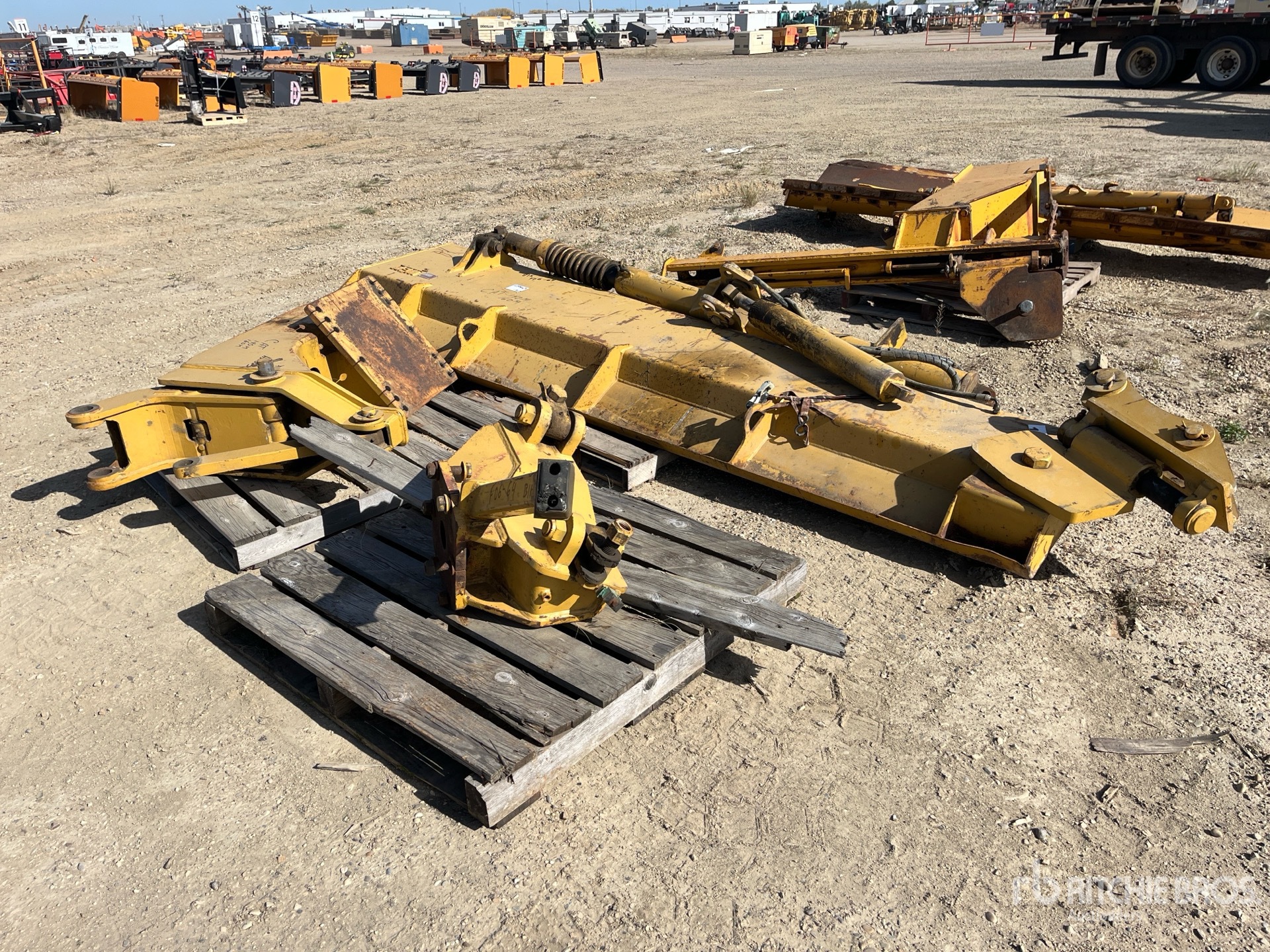 Cat 144 in Motor Grader Snow Wing