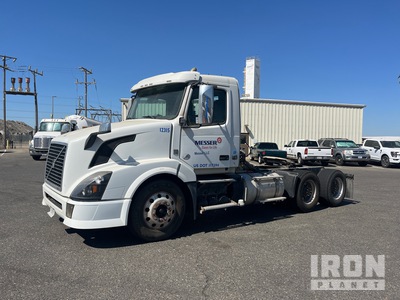 2015 Volvo VNL64T 6x4 T/A Day Cab Truck Tractor