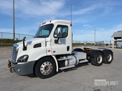 2018 Freightliner Cascadia 6x4 Cabeza Tractora Cabina Corta