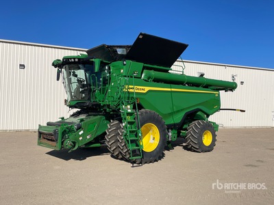 2022 John Deere X9 1000 Signature Edition Combine Harvester