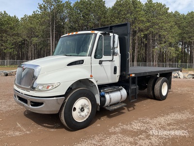 2019 International 4300 4x2 Camión plataforma volquete