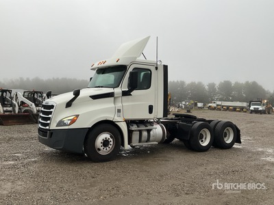 2018 Freightliner Cascadia 126 6x4 Cabeza Tractora Cabina Corta
