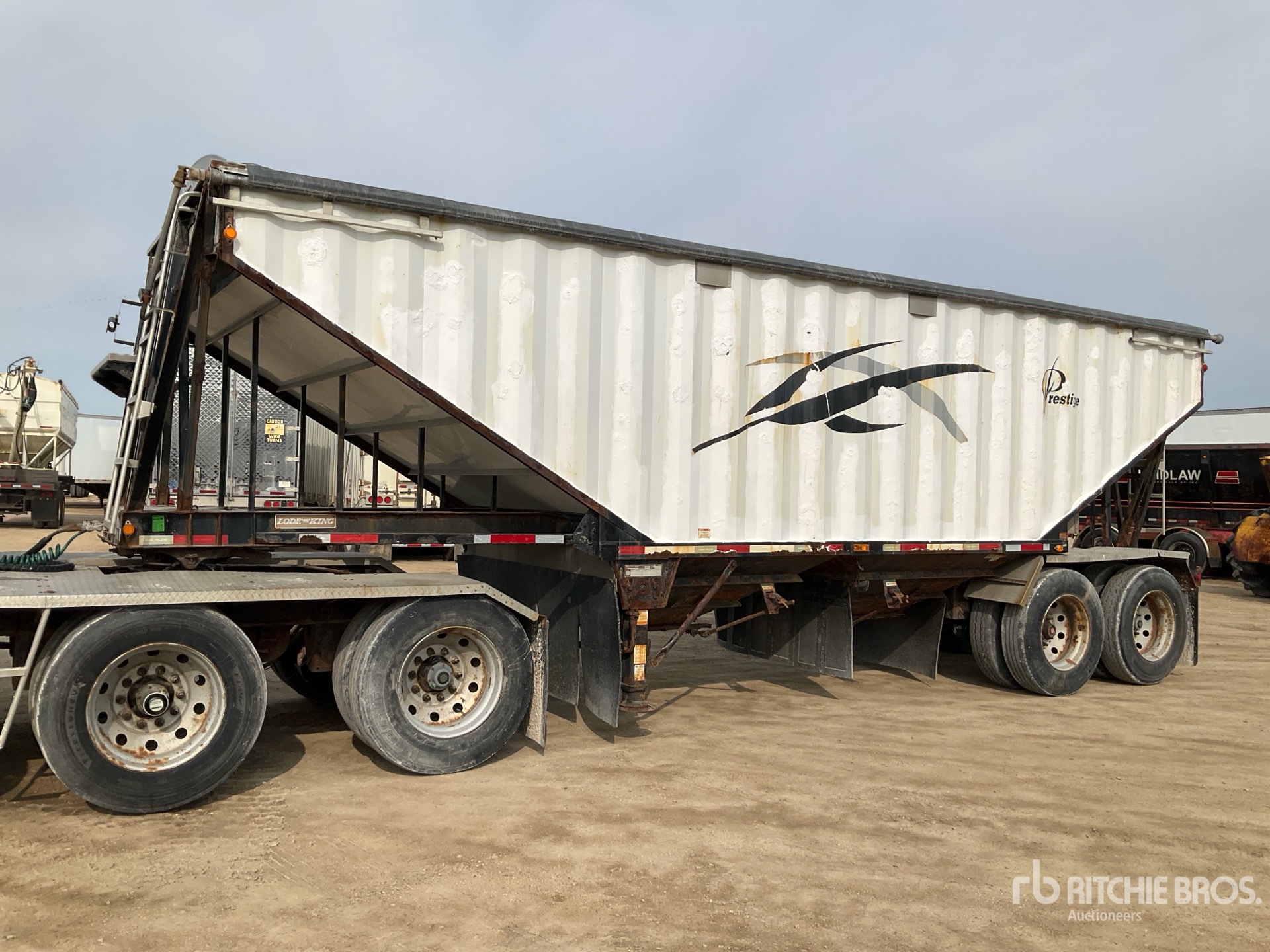 2014 Lode King Super B-Train Pup Remorque à grains