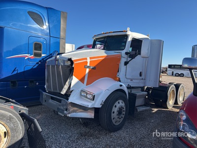 2007 Kenworth T800 6x6 T/A Day Cab Truck Tractor (Inoperable)
