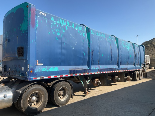 2005 Universal 53 ft 6 Axle Moving Floor Trailer (Inoperable)