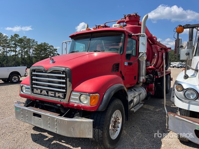 2005 Cusco Fab INC on 2006 Mack CV713 6x4 Vacuum Tanker Truck