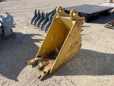 24 in Digging Excavator Bucket