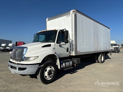 2015 International 4300 4x2 شاحنة فان