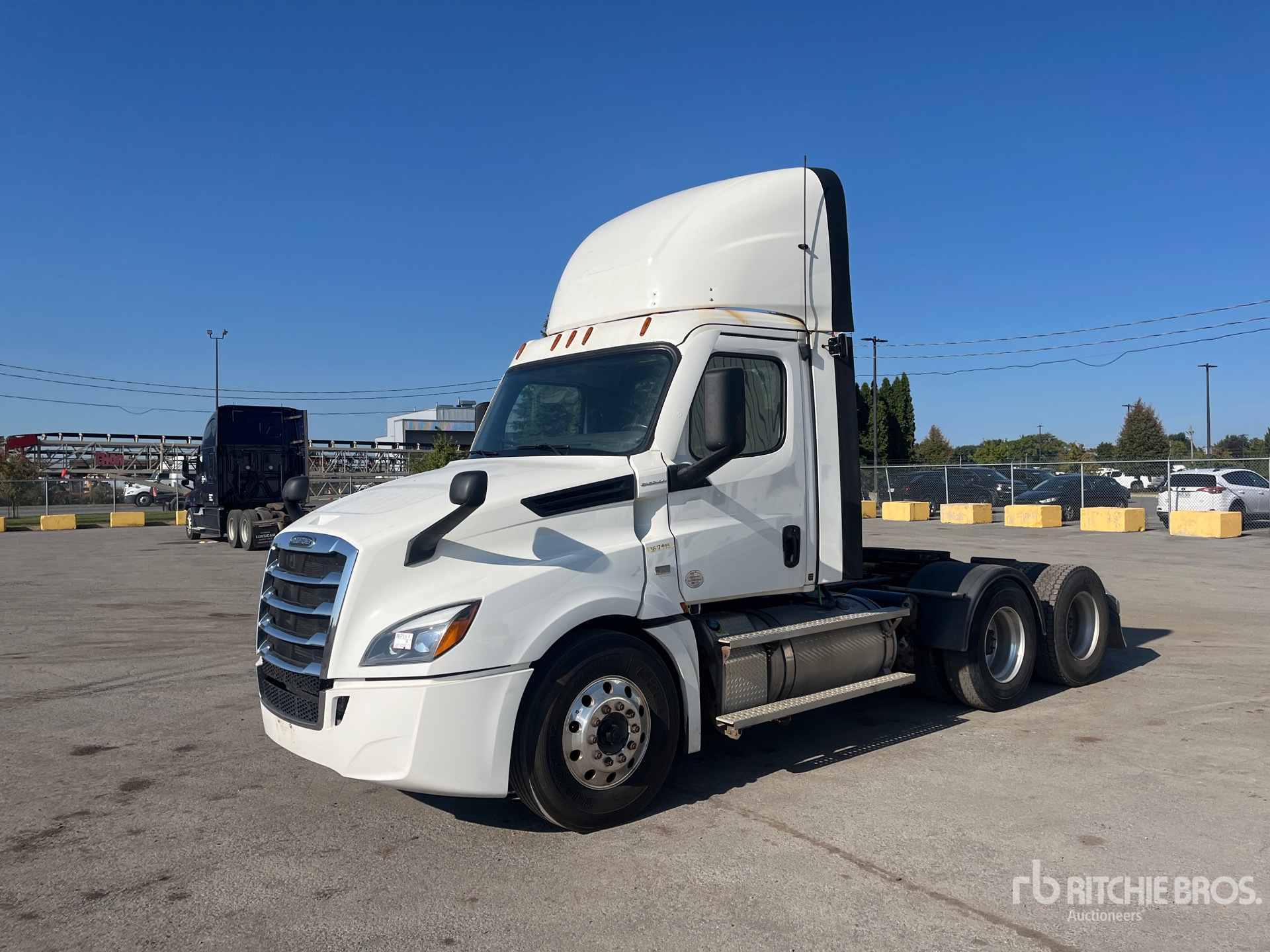 2020 Freightliner Cascadia 126 6x4 T/A Day Cab Truck Tractor
