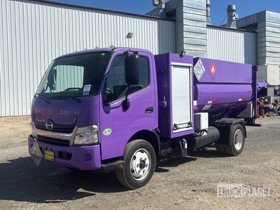 2020 Hino 195 1200 gal 4x2 Tanklastzug