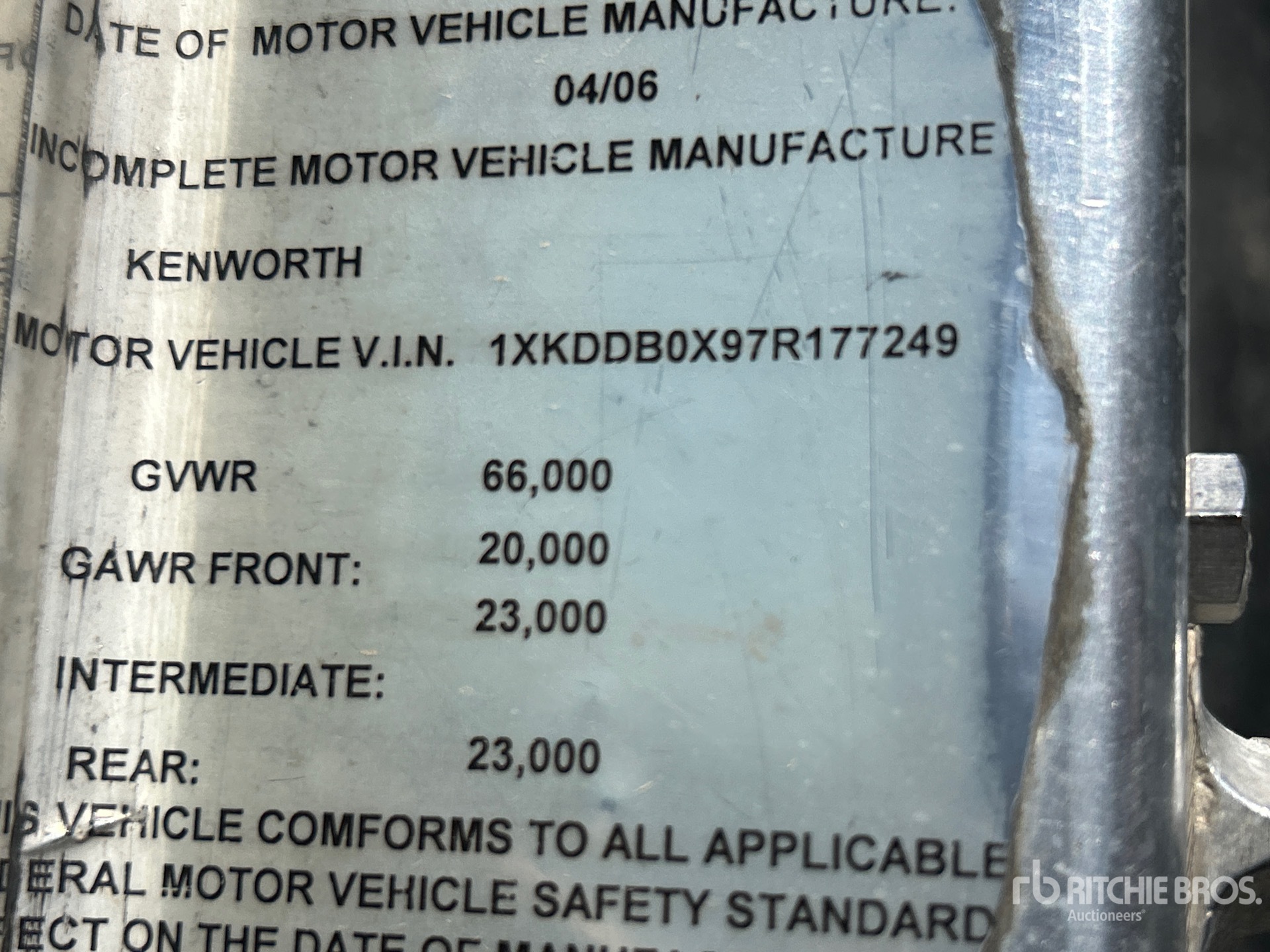 2007 Kenworth T800 T/A Day Cab Truck Tractor