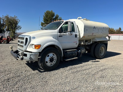 2015 Ford F-750 XL 4x2 Water Truck