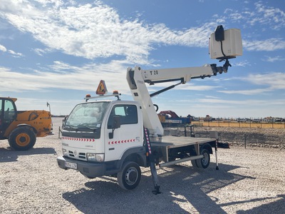 2006 Socage APACHE 18 m on 2006 Nissan Cabstar TL 4x2 Podnośnik Koszowy