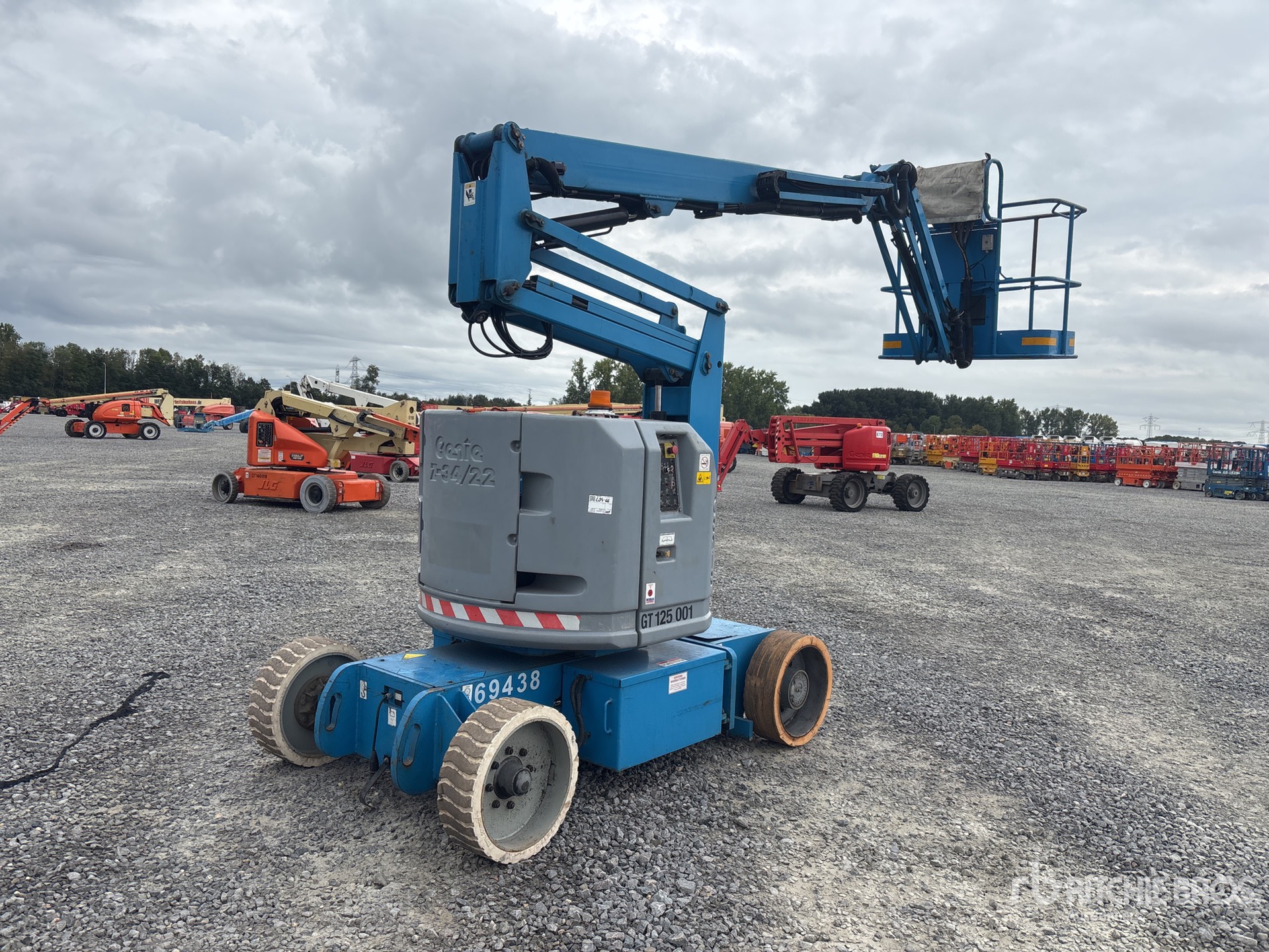 2006 Genie Z34/22N Articulating Boom Lift