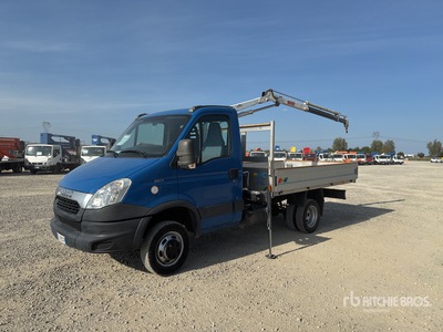 Bonfiglioli P2300 710 kg on 2015 Iveco Daily 35C11 Flatbed Truck with Crane