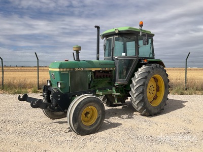 1985 John Deere 3140 2WD トラクター