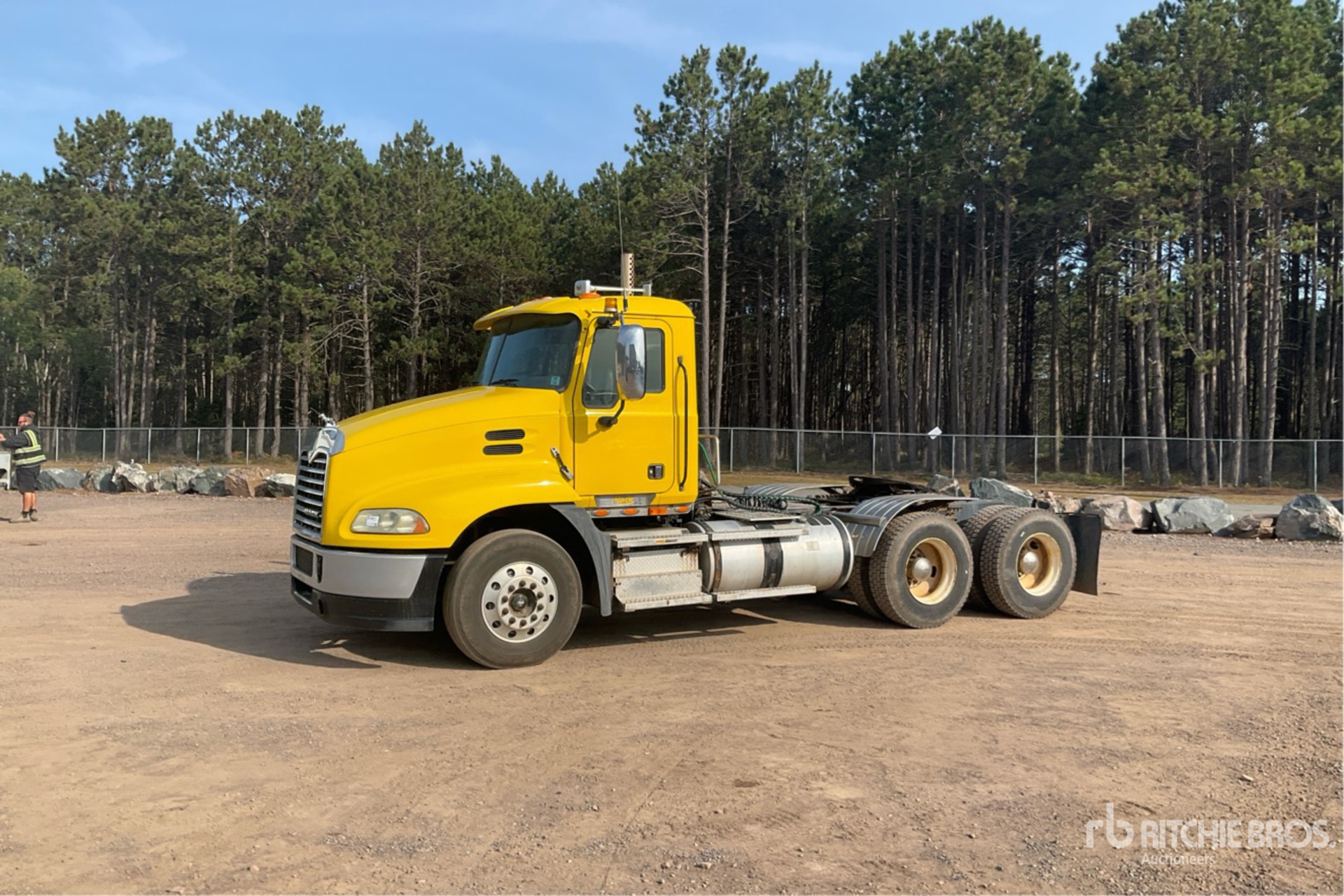 2010 Mack CXU613 6x4 تراكتور شاحنة نهارية (ثنائية المحور)
