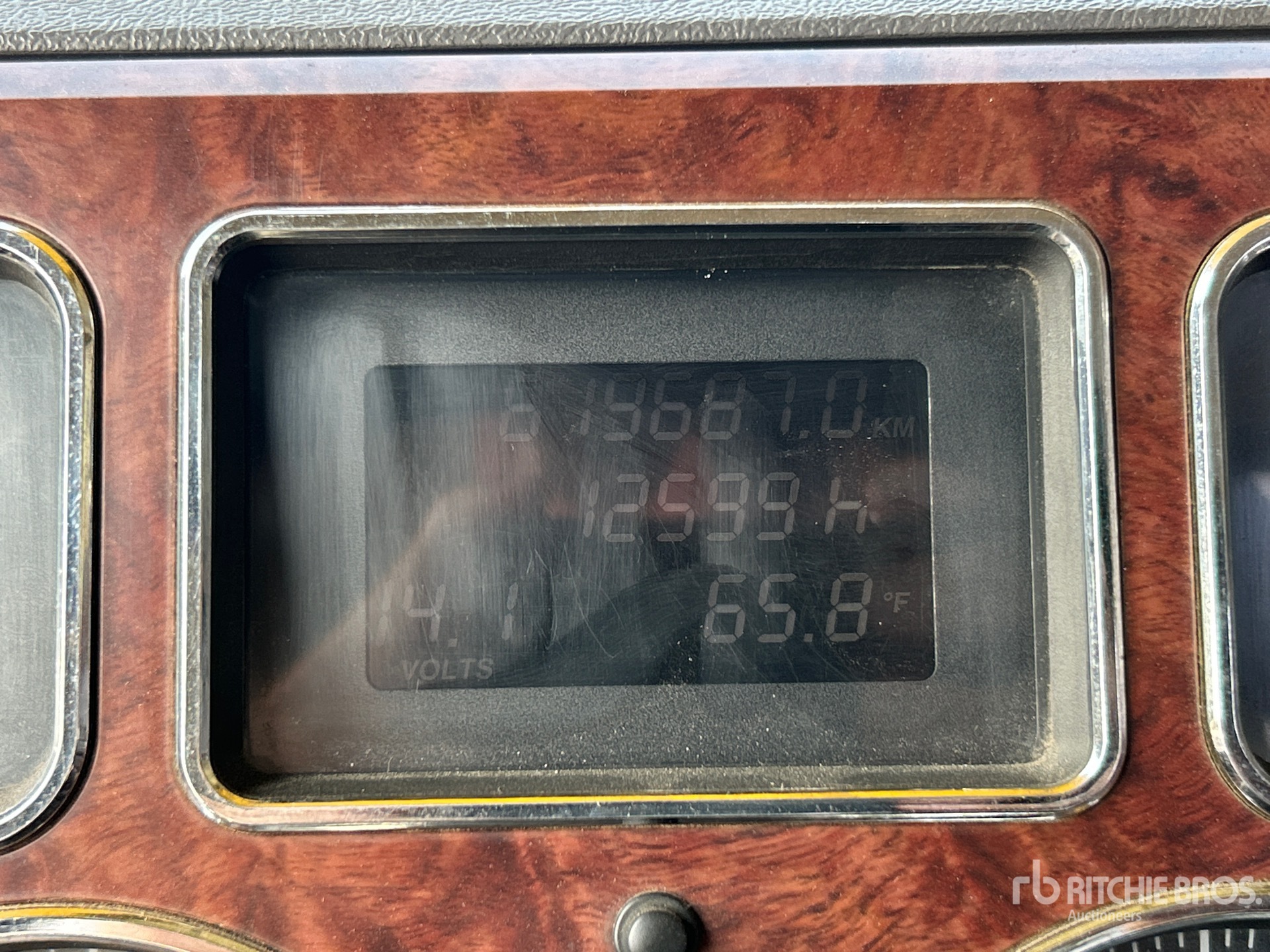 2010 Mack CXU613 6x4 تراكتور شاحنة نهارية (ثنائية المحور)