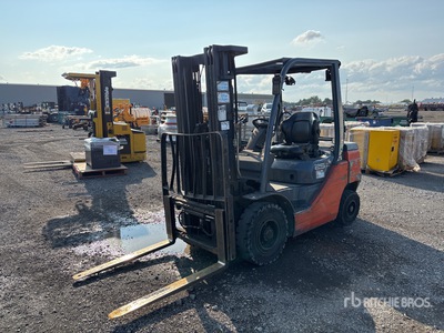 Toyota 8FGU25 3750 lb Cushion Tire Carretilla Elevadora