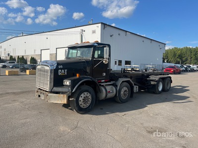 2001 Freightliner FLC 112SD 8x4 Camion porteur à faux-cadre basculant