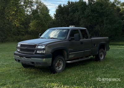 2004 Chevrolet Silverado 2500 HD 4x4 Extended Cab Pickup