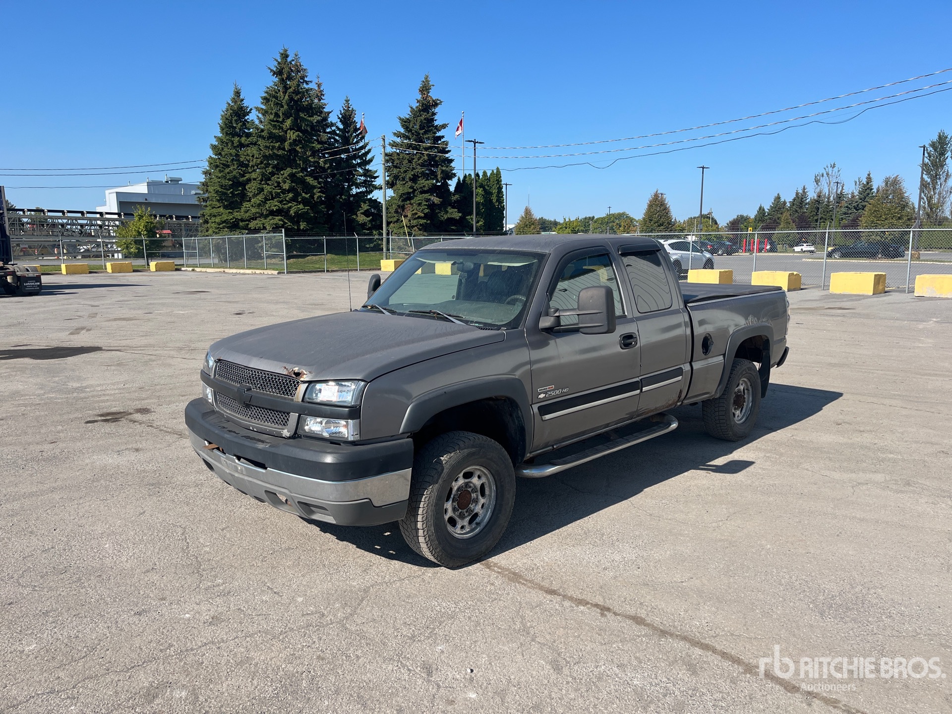 2004 Chevrolet Silverado 2500 HD 4x4 Extended Cab Pickup