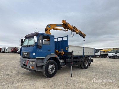 2003 Effer 150 CL/3S 3990 kg on 2004 MAN 4x2 Flatbed Truck with Crane