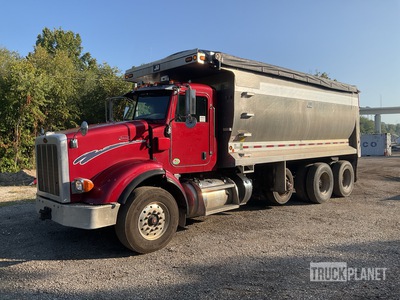 2013 Peterbilt 365 Legacy 8x4 を見 Dump Truck (Inoperable)