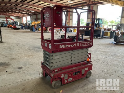 2018 MEC Micro 19 Electric Scissor Lift