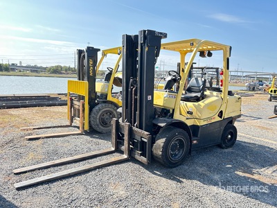 2018 Hyster H90FT 8550 lb Pneumatic Tire Forklift